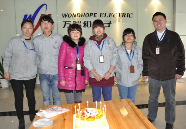 萬瑞和二月生日的員工們