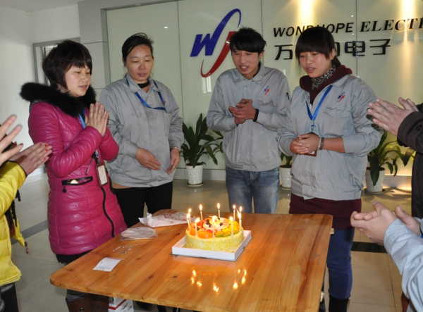 萬瑞和二月生日的員工們